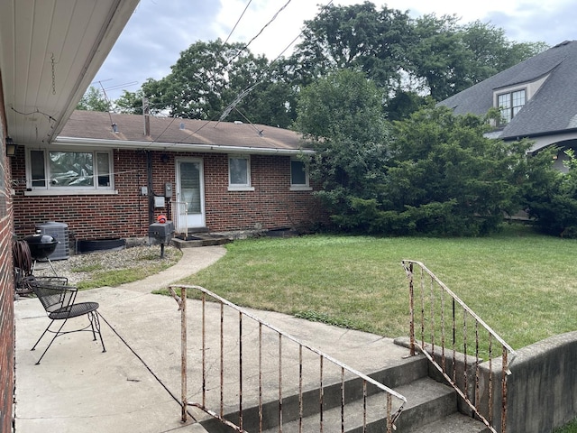 3900 Clausen Ave, Western Springs, IL 60558 - view of grassy yard featuring a patio area