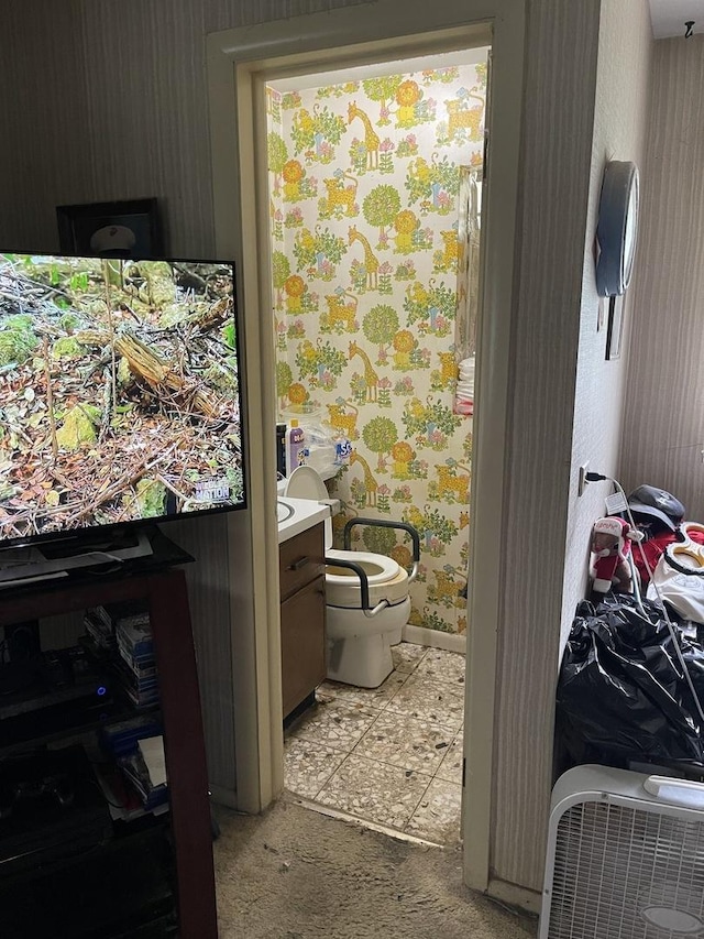 3900 Clausen Ave, Western Springs, IL 60558 - bathroom with wallpapered walls and vanity