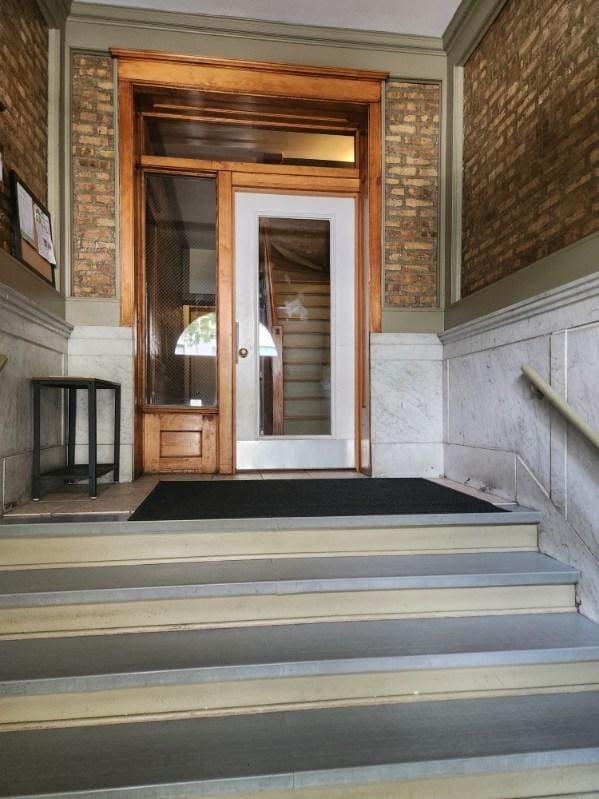 5201 S Blackstone Ave Unit 3E, Chicago, IL 60615 - photo 2