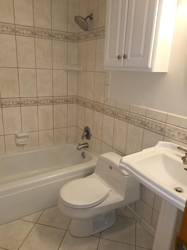 505 Redondo Dr Unit 108, Downers Grove, IL 60515 - bathroom with bathing tub / shower combination, tile patterned flooring, and tile walls