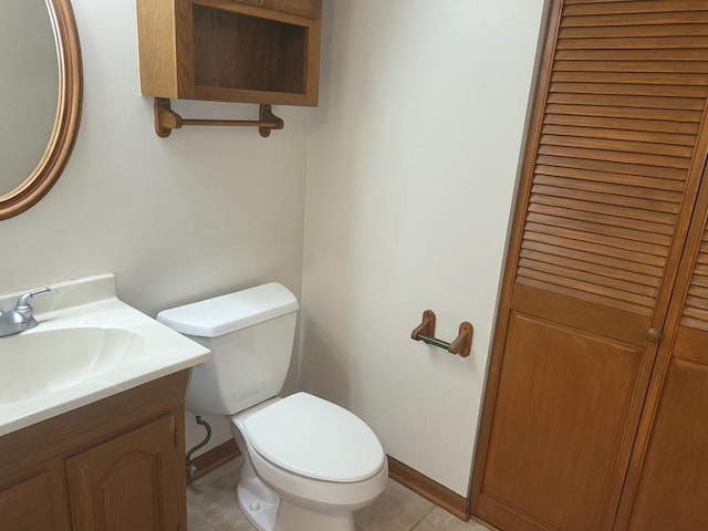 505 Redondo Dr Unit 108, Downers Grove, IL 60515 - bathroom featuring vanity and a closet