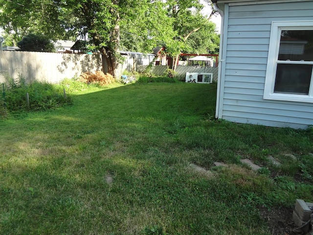 210 Caddy Ave, Carpentersville, IL 60110 - view of yard