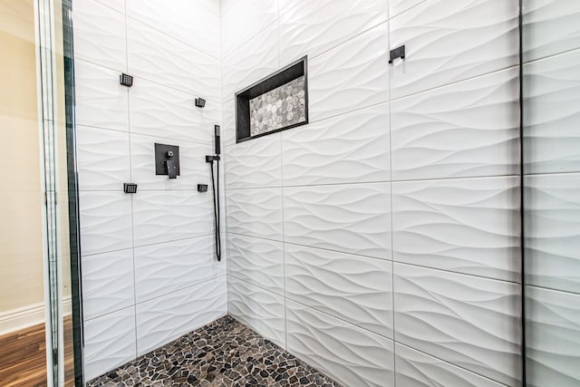 1665 Highland Blvd, Hoffman Estates, IL 60169 - full bathroom featuring tiled shower