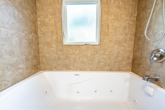 1665 Highland Blvd, Hoffman Estates, IL 60169 - full bath with a whirlpool tub
