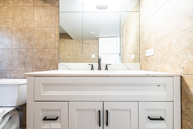 1665 Highland Blvd, Hoffman Estates, IL 60169 - bathroom featuring tile walls and vanity