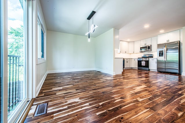 1665 Highland Blvd, Hoffman Estates, IL 60169 - unfurnished living room with dark wood-type flooring and recessed lighting