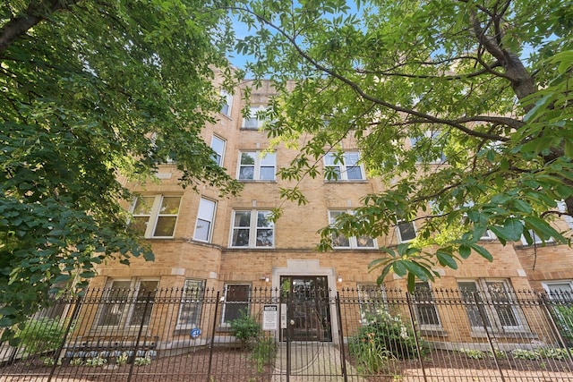 3561 W Lyndale St Unit 2W, Chicago, IL 60647 - photo 1