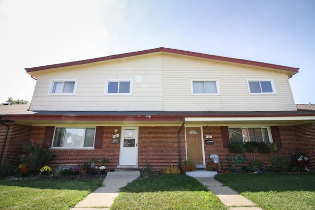 9404 Hamlin Ave, Des Plaines, IL 60016 - traditional-style house featuring brick siding and a front yard