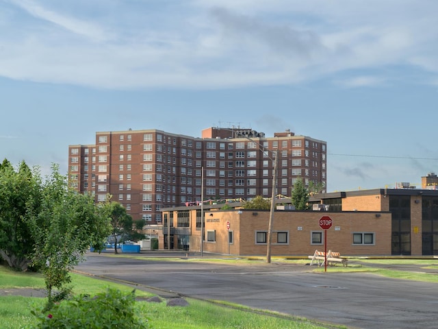 9404 Hamlin Ave, Des Plaines, IL 60016 - view of apartment building / complex