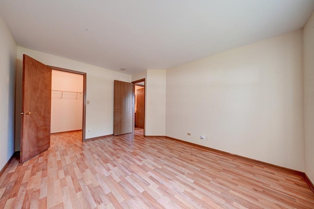 556 E Shagbark Ln Unit C, Streamwood, IL 60107 - unfurnished bedroom featuring light wood-style flooring and a spacious closet