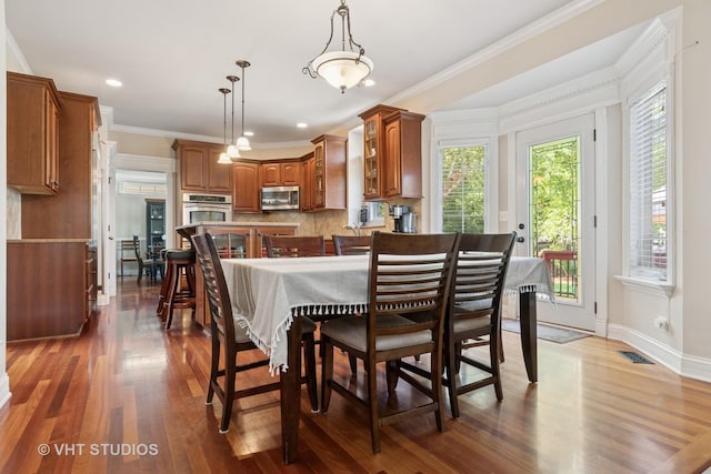 12840 Shenandoah Trl, Plainfield, IL 60585 - dining space featuring wood finished floors, crown molding, and recessed lighting