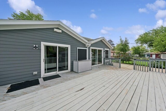 636 N Greenview Ave, Mundelein, IL 60060 - view of wooden deck