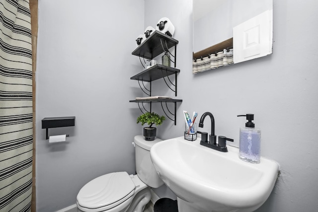 10302 W Palmer Ave, Melrose Park, IL 60164 - full bathroom featuring a shower with shower curtain