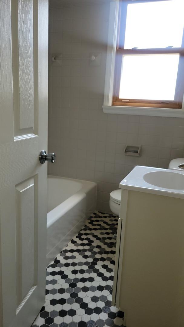 8815 S Albany Ave, Evergreen Park, IL 60805 - photo 9