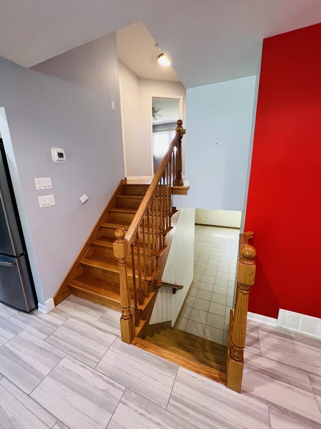 189 Ambleside Rd, Des Plaines, IL 60016 - stairs with baseboards