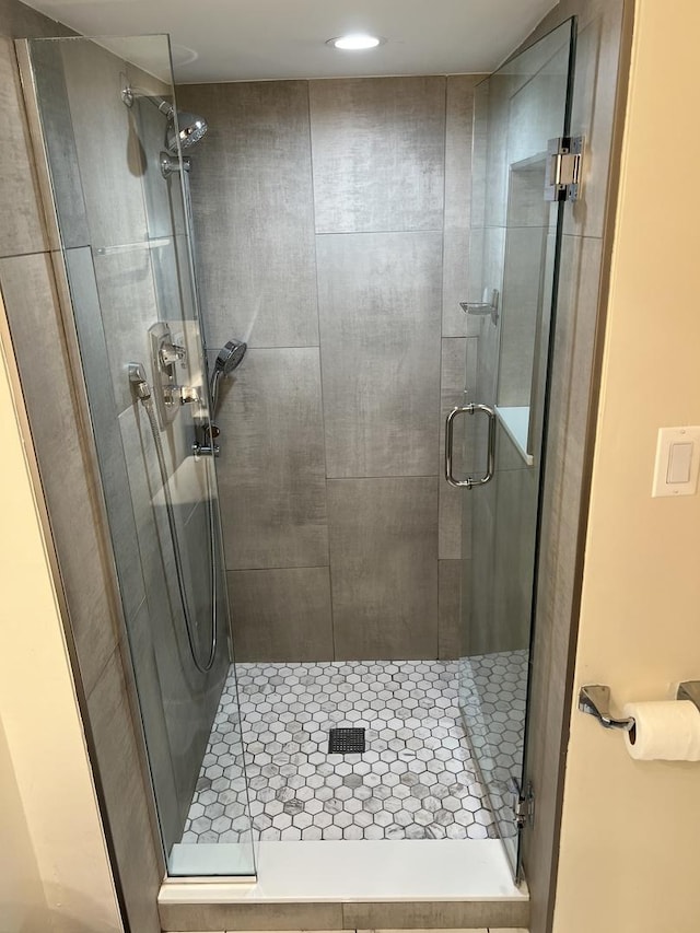 189 Ambleside Rd, Des Plaines, IL 60016 - full bathroom with a shower stall