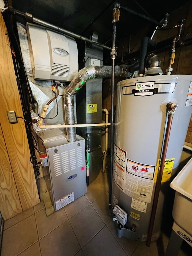 189 Ambleside Rd, Des Plaines, IL 60016 - utility room featuring water heater