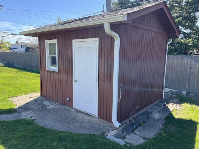 189 Ambleside Rd, Des Plaines, IL 60016 - view of outbuilding featuring a fenced backyard