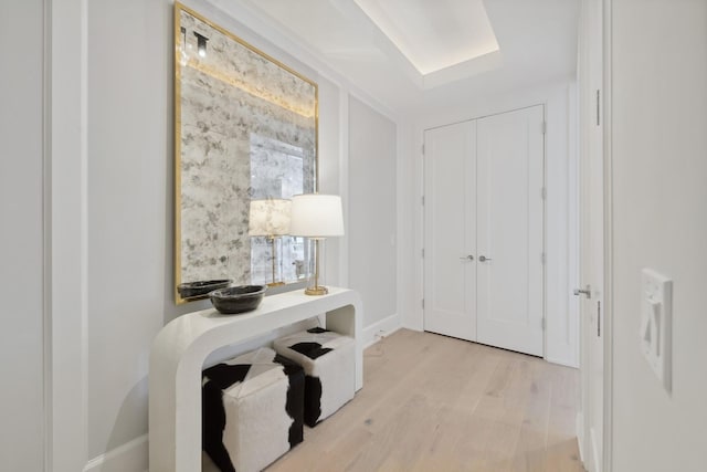 116 N Willard Ct Unit 301, Chicago, IL 60607 - foyer featuring light wood finished floors and baseboards