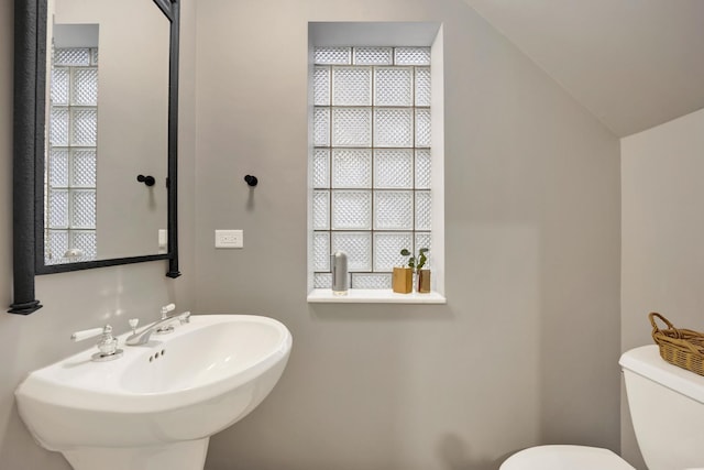 826 S Bell Ave, Chicago, IL 60612 - bathroom with a sink and toilet