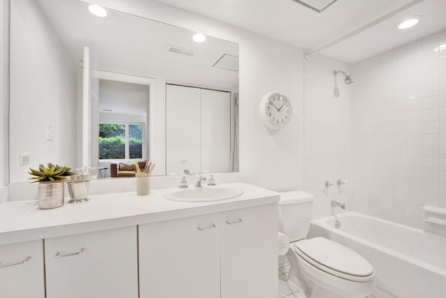 826 S Bell Ave, Chicago, IL 60612 - ensuite bathroom with washtub / shower combination, vanity, and recessed lighting