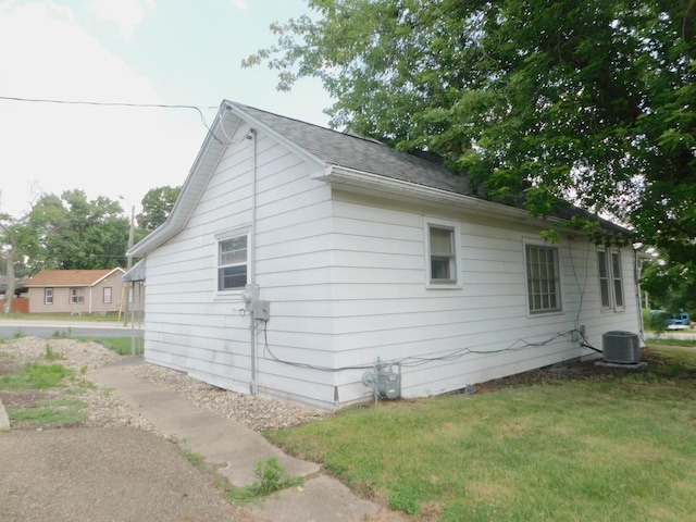 725 Illinois St, Peru, IL 61354 - photo 1