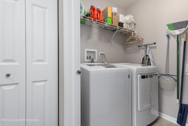 15383 Silver Bell Rd, Orland Park, IL 60462 - laundry room with washer and dryer and baseboards