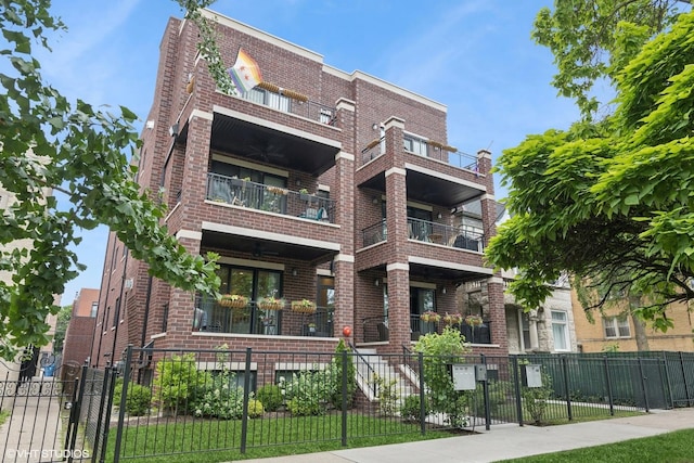 4321 N Paulina St Unit 2N, Chicago, IL 60613 - view of property featuring a fenced front yard