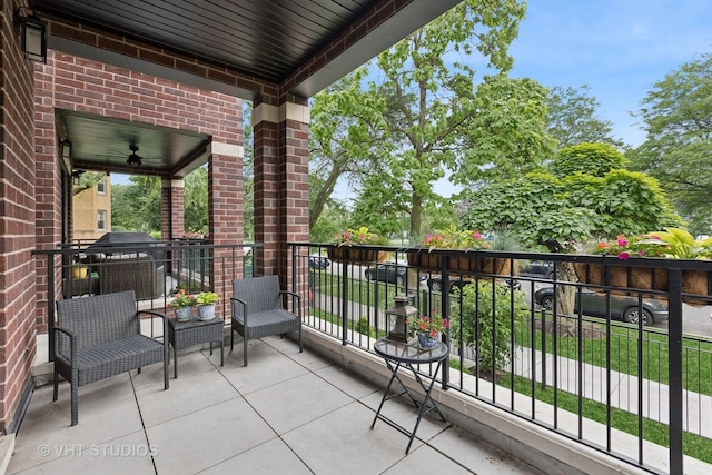 4321 N Paulina St Unit 2N, Chicago, IL 60613 - balcony featuring a grill