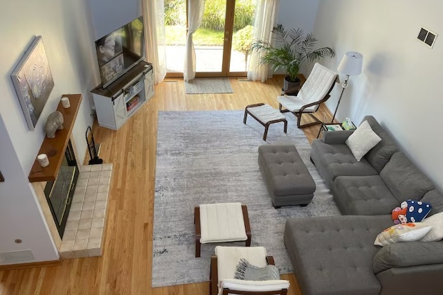 2 Spinnaker Ct, Third Lake, IL 60030 - living area featuring wood finished floors and baseboards