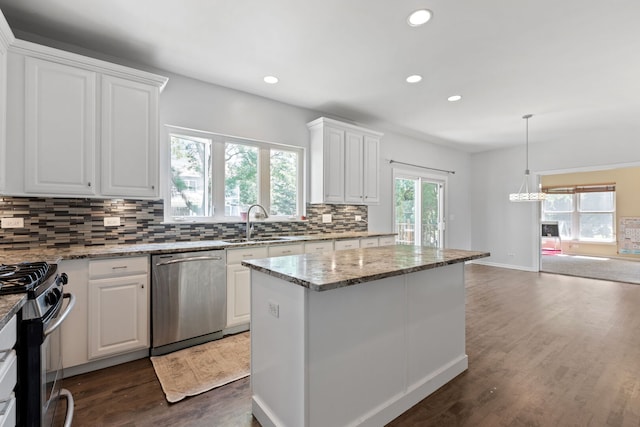 1188 Ridgewood Cir, Lake In The Hills, IL 60156 - photo 6