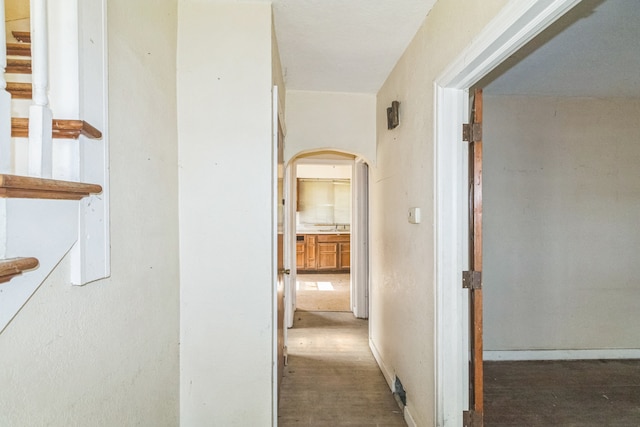 907 W Beardsley Ave, Champaign, IL 61821 - hall featuring arched walkways and a sink