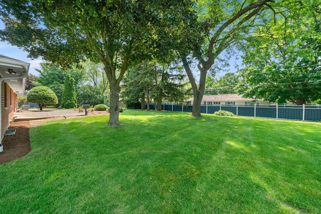 212 Forsythe Ln, Dekalb, IL 60115 - view of yard featuring a patio