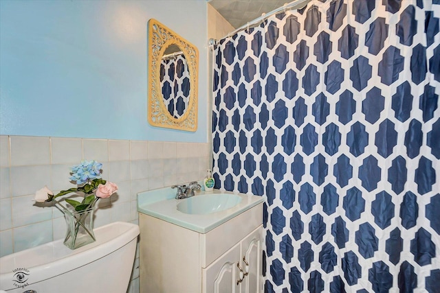 109 Wilson St, Park Forest, IL 60466 - full bath with vanity, tile walls, and a shower with curtain