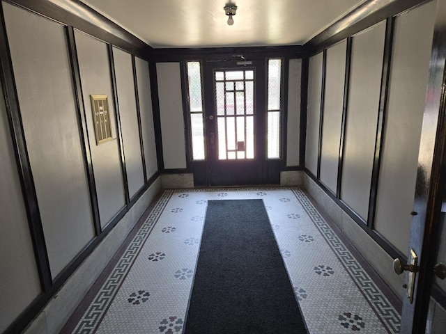 7543 S Yates Blvd, Chicago, IL 60649 - unfurnished room featuring inlaid floor details
