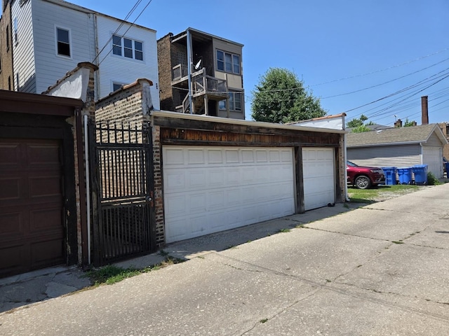 7543 S Yates Blvd, Chicago, IL 60649 - garage with a gate