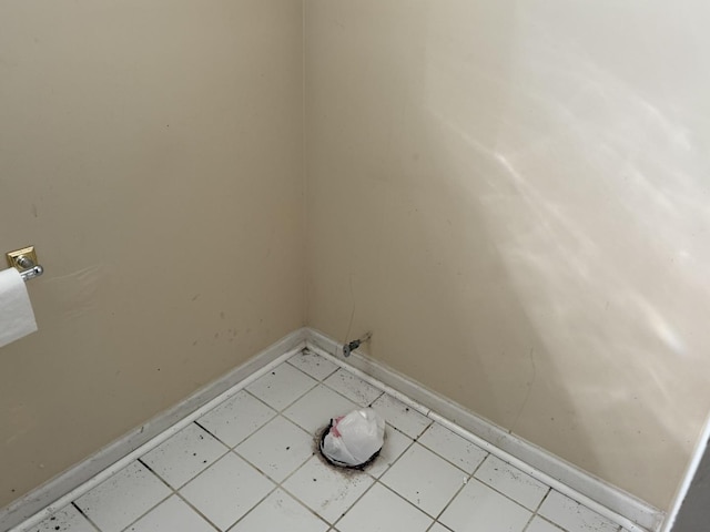 8114 S Anthony Ave, Chicago, IL 60617 - detailed view of baseboards