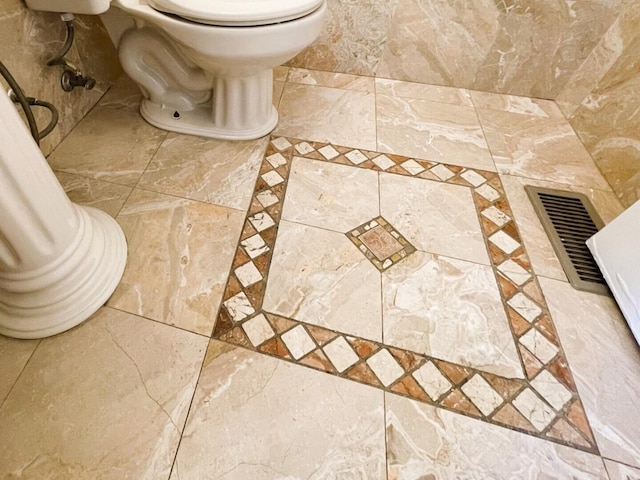 8148 W 111th St Unit C3, Palos Hills, IL 60465 - bathroom featuring toilet