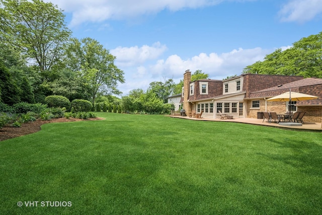 195 Cold Spring Rd, Barrington, IL 60010 - view of grassy yard featuring a patio area