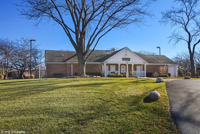 195 Cold Spring Rd, Barrington, IL 60010 - view of front facade featuring covered porch, a front yard, and driveway