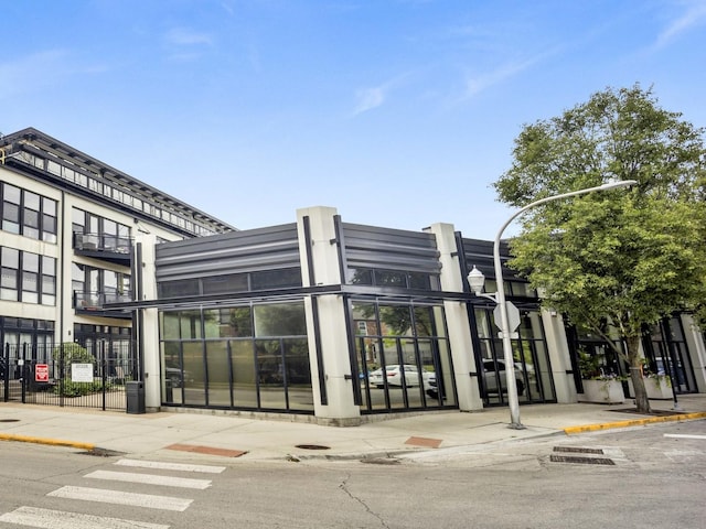 1070 W 15th St Unit 201, Chicago, IL 60608 - view of building exterior
