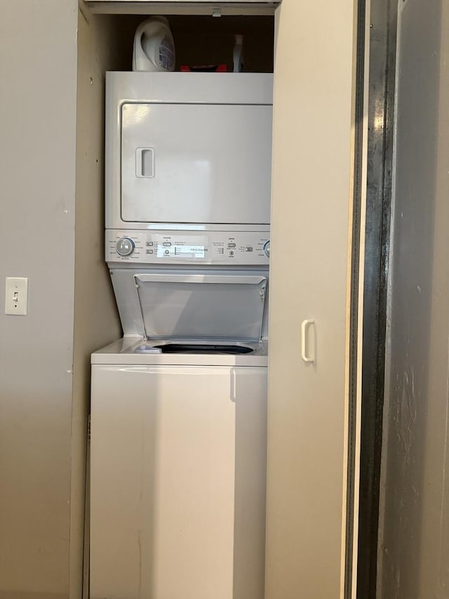 20 N State St Unit 801, Chicago, IL 60602 - laundry room with stacked washer and clothes dryer