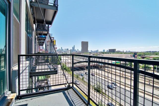 1224 W Van Buren St Unit 506, Chicago, IL 60607 - balcony with a view of skyline