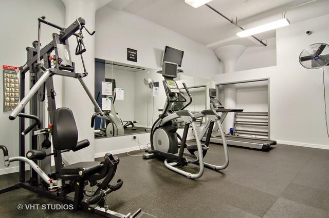1224 W Van Buren St Unit 506, Chicago, IL 60607 - gym with baseboards