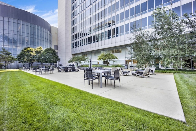 500 W Superior St Unit 1004, Chicago, IL 60654 - view of home's community with a lawn