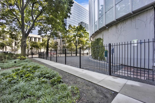 500 W Superior St Unit 1004, Chicago, IL 60654 - view of gate