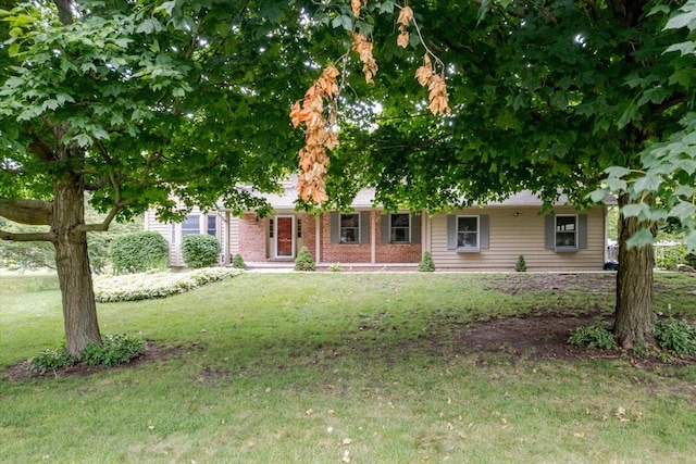 201 N Broadway St, Hudson, IL 61748 - view of front of house with a front yard