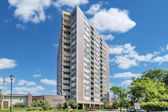 3925 Triumvera Dr Unit 14D, Glenview, IL 60025 - view of apartment building / complex