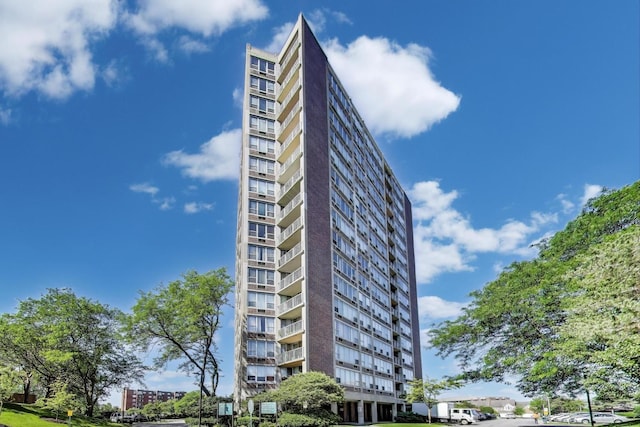 3925 Triumvera Dr Unit 14D, Glenview, IL 60025 - view of apartment building / complex