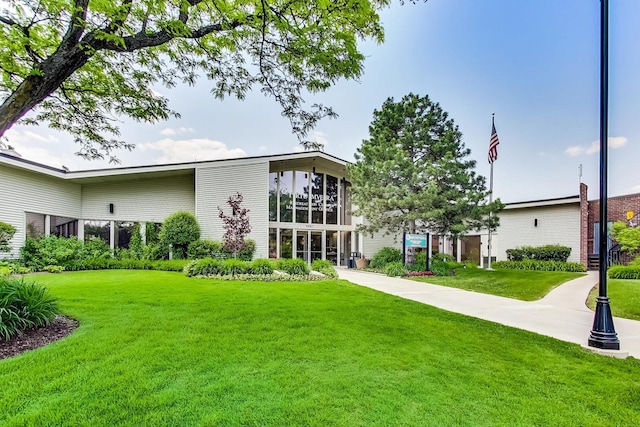 3925 Triumvera Dr Unit 14D, Glenview, IL 60025 - rear view of property featuring a yard